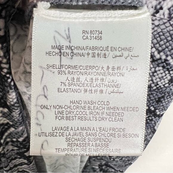 BCBGMAXAZRIA gray and black snake print casual shift dress size medium M B112 - Picture 3 of 4